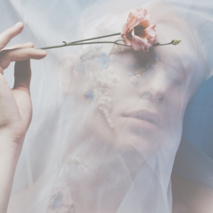 De Mythe van “De Oudere Vrouw”